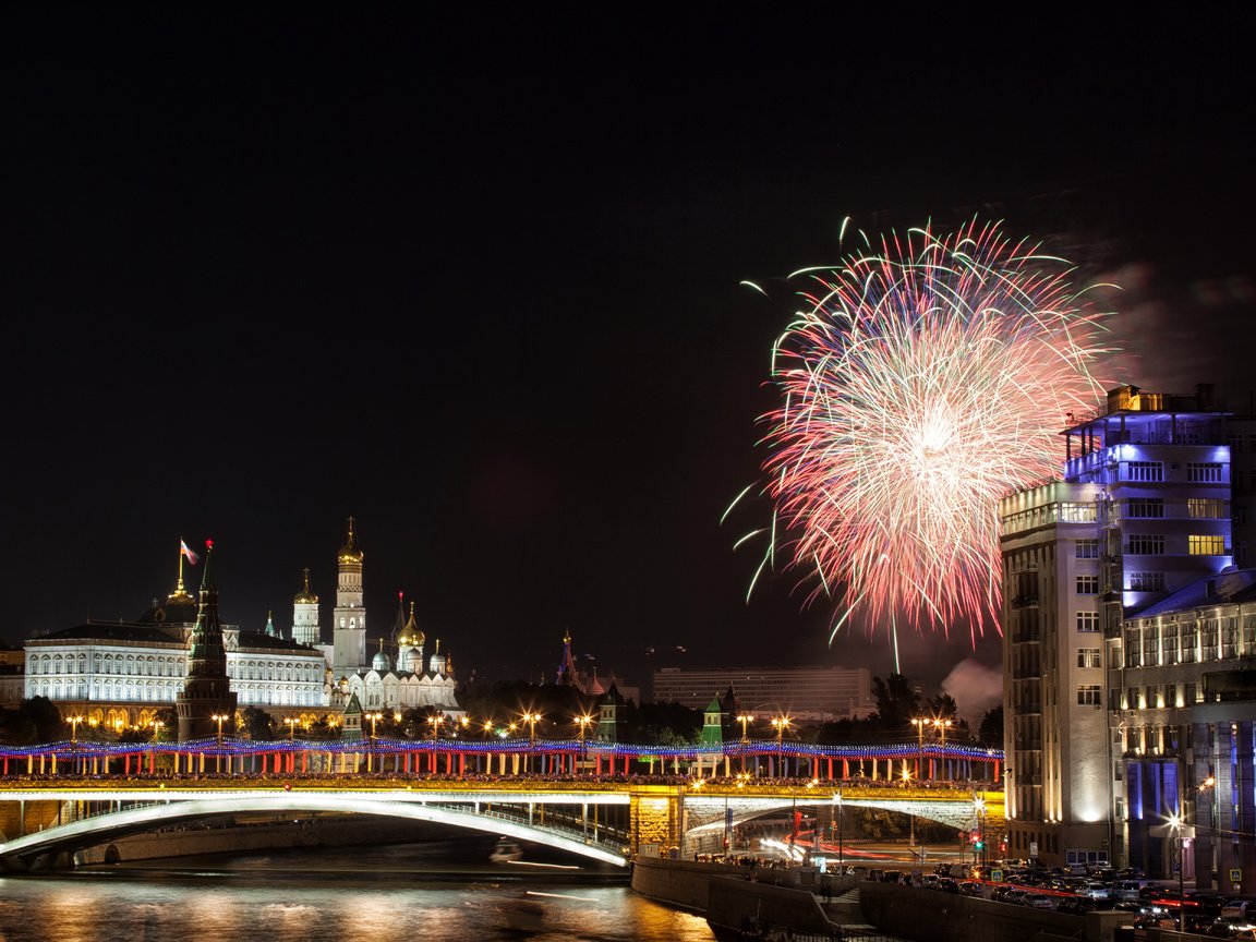 Обои ночь, река, москва, салют, кремль, мост, россия, night, river, moscow, salute, the kremlin, bridge, russia разрешение 5616x3744 Загрузить