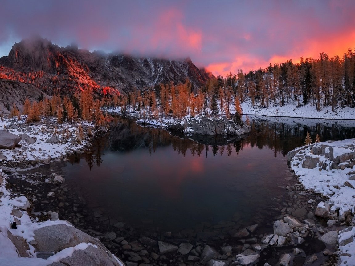 Обои озеро, горы, снег, закат, отражение, осень, enchanted leprechaun, lake, mountains, snow, sunset, reflection, autumn разрешение 1920x1100 Загрузить