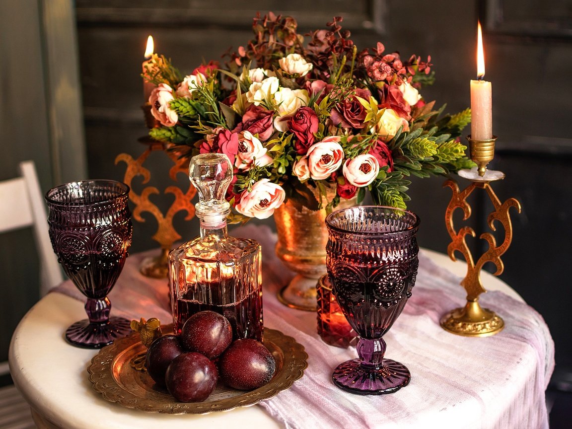 Обои цветы, стол, букет, вино, свеча, бокалы, сливы, графин, flowers, table, bouquet, wine, candle, glasses, plum, decanter разрешение 2048x1536 Загрузить