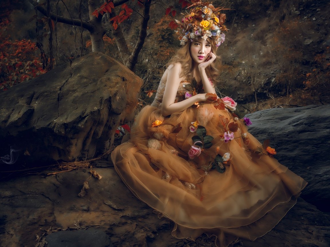 Обои цветы, река, девушка, платье, взгляд, волосы, венок, flowers, river, girl, dress, look, hair, wreath разрешение 2048x1365 Загрузить