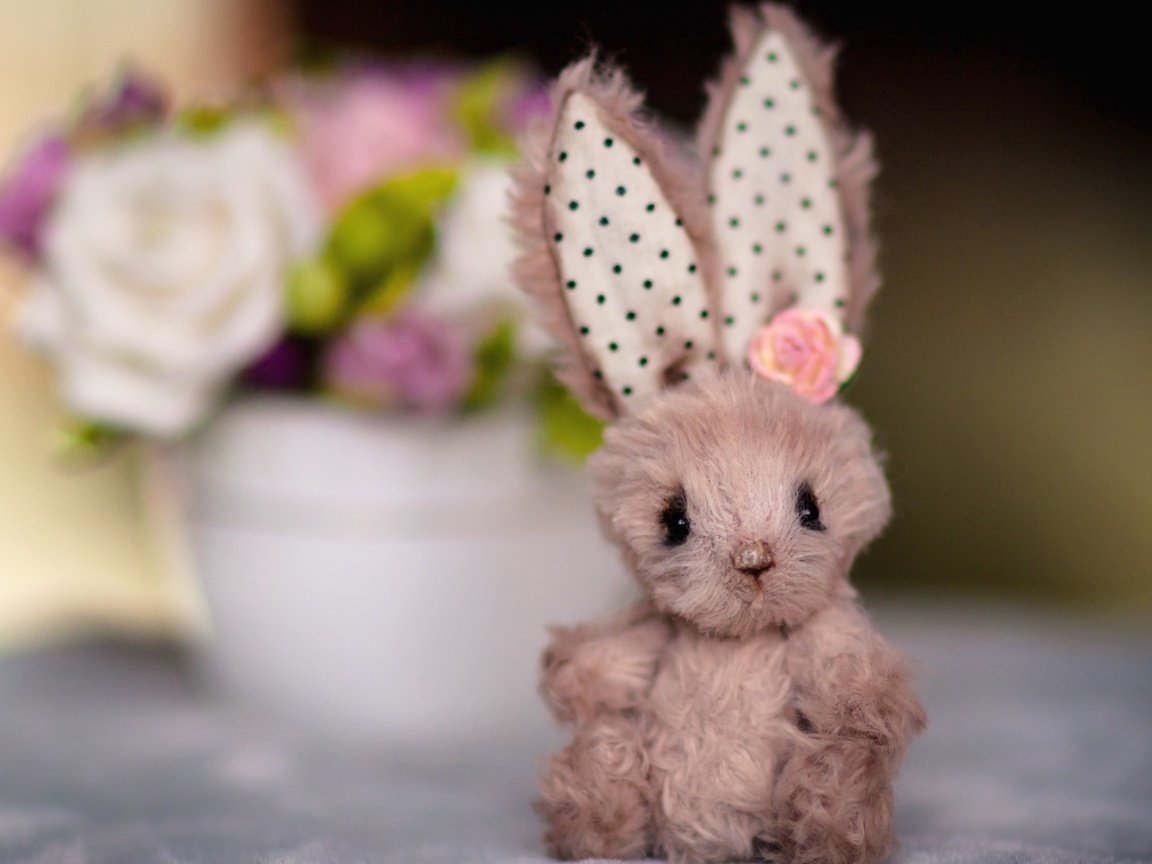 Обои цветок, игрушка, ушки, заяц, зайка, flower, toy, ears, hare, bunny разрешение 1920x1528 Загрузить