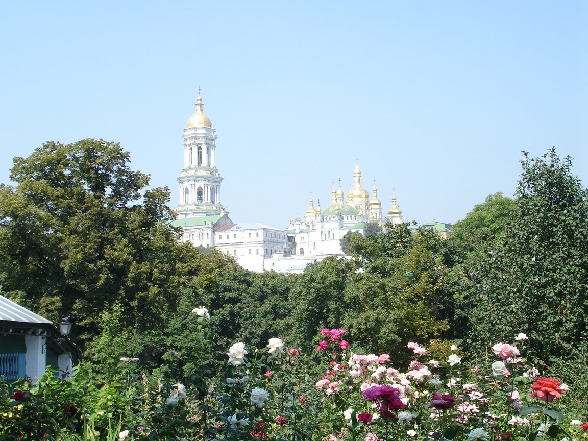 Обои небо, лето, розы, украина, киев, киево - печерская лавра, the sky, summer, roses, ukraine, kiev, kiev - pechersk lavra разрешение 2048x1536 Загрузить