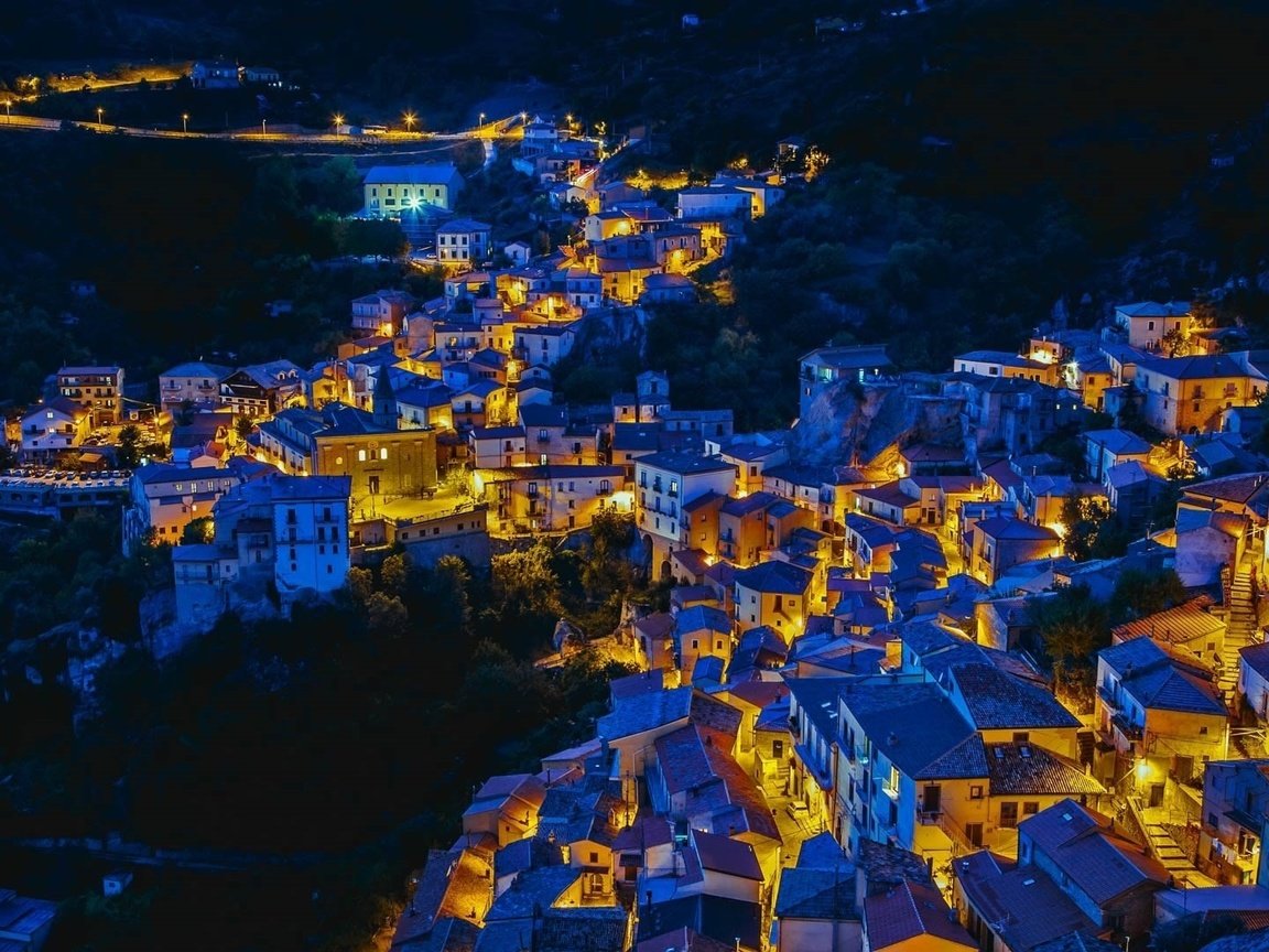 Обои ночь, огни, город, дома, италия, castelmezzano, night, lights, the city, home, italy разрешение 1920x1080 Загрузить