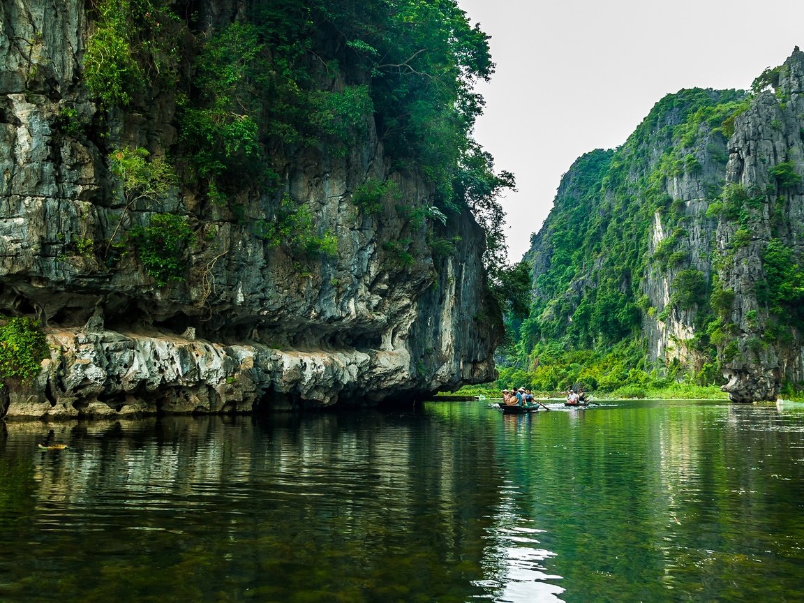 Обои река, скалы, лодки, вьетнам, river, rocks, boats, vietnam разрешение 2560x1476 Загрузить