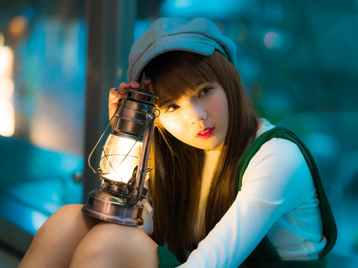 Обои свет, девушка, взгляд, лампа, волосы, азиатка, кепка, light, girl, look, lamp, hair, asian, cap разрешение 7952x5304 Загрузить