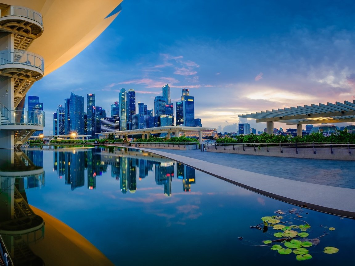 Обои небо, облака, отражение, сингапур, marina bay sands, arts and science museum, the sky, clouds, reflection, singapore разрешение 2048x1152 Загрузить