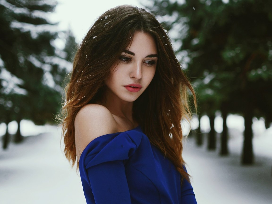 Обои зима, платье, портрет, модель, плечи, шатенка, анна легкая, winter, dress, portrait, model, shoulders, brown hair, anna easy разрешение 2560x1707 Загрузить