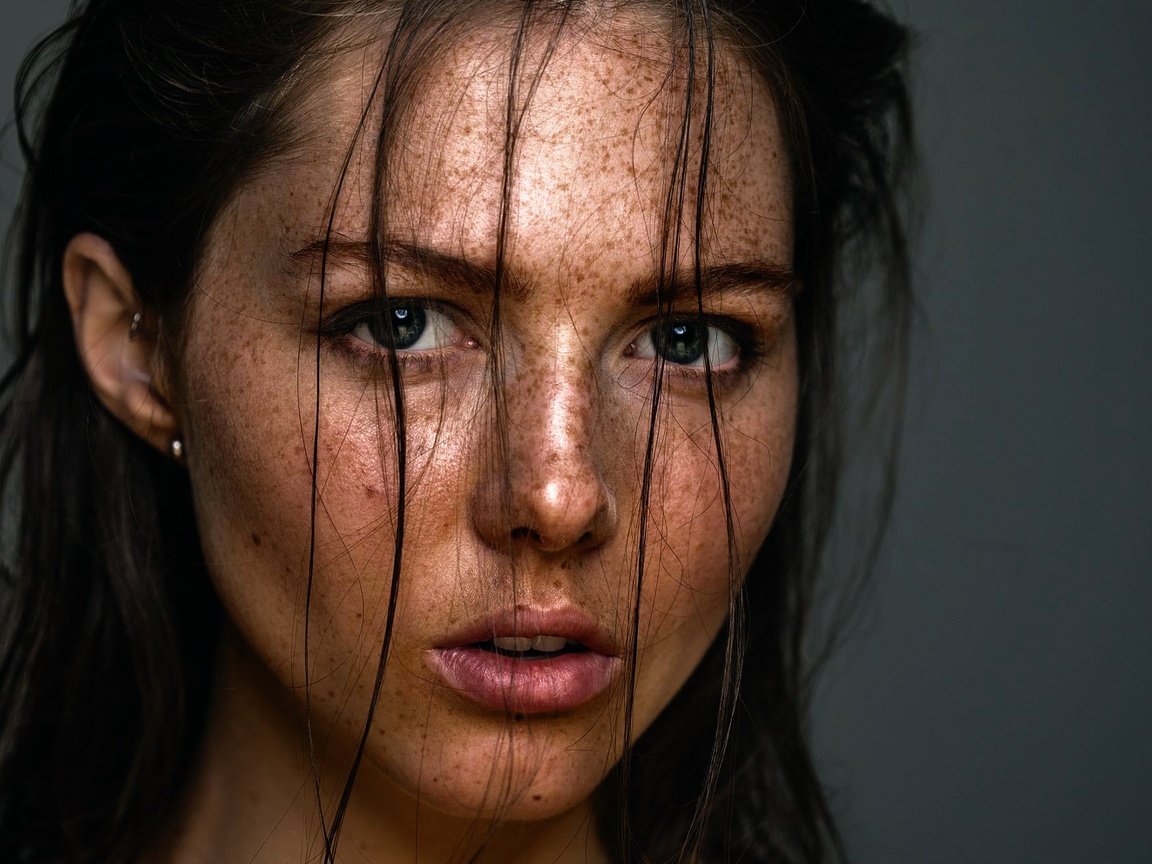 Обои девушка, портрет, взгляд, губки, веснушки, girl, portrait, look, sponge, freckles разрешение 2000x1333 Загрузить