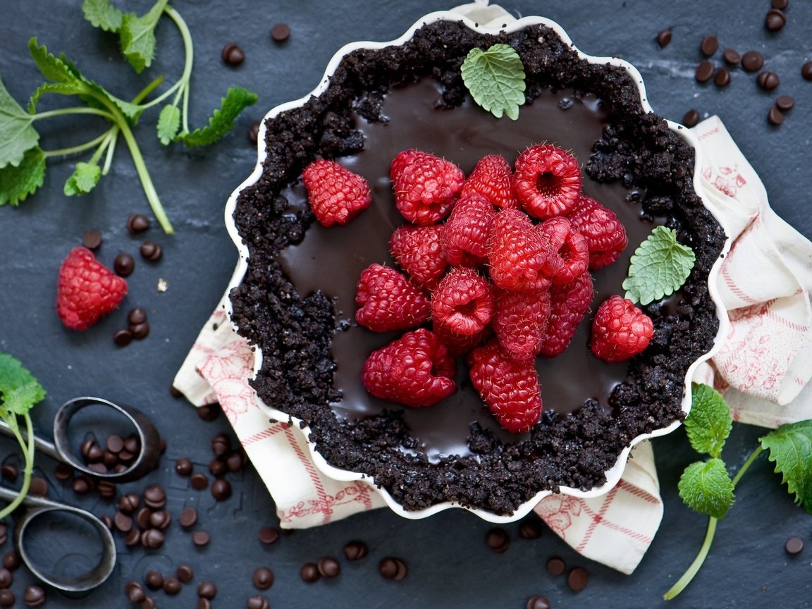 Обои мята, малина, ягоды, шоколад, торт, десерт, пирожное, сл, mint, raspberry, berries, chocolate, cake, dessert, sl разрешение 2560x1600 Загрузить