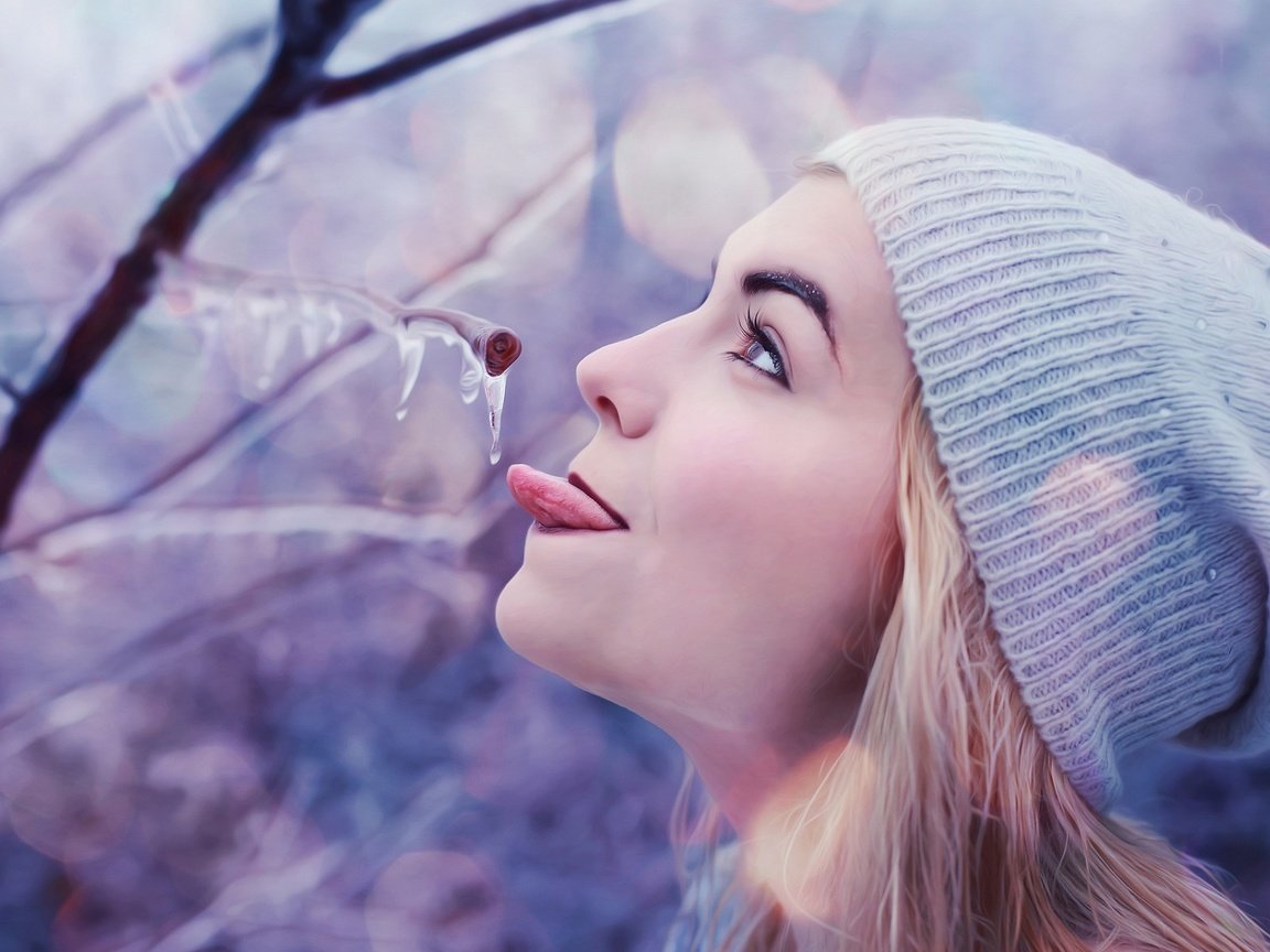 Обои ветка, зима, девушка, лёд, профиль, лицо, шапка, язык, branch, winter, girl, ice, profile, face, hat, language разрешение 1920x1200 Загрузить