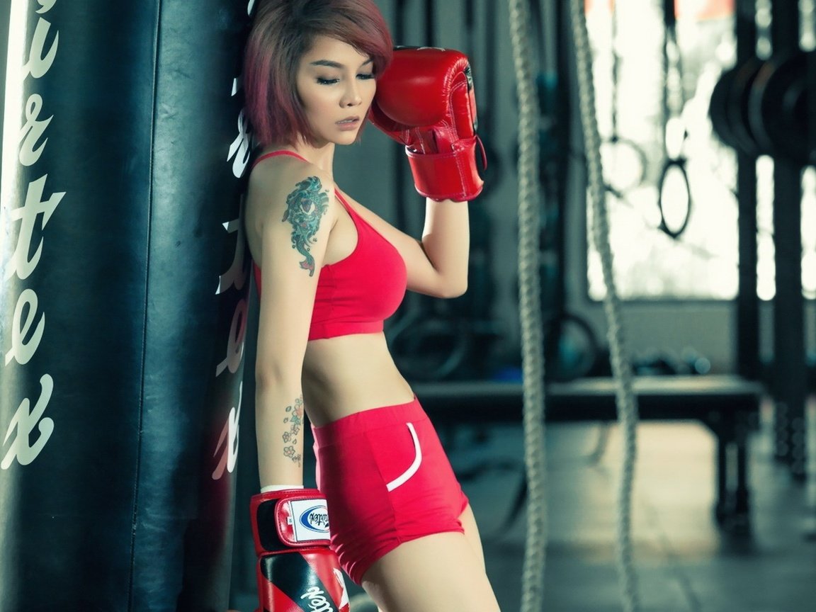 Обои девушка, тату, азиатка, перчатки, боксер, тренировка, girl, tattoo, asian, gloves, boxer, training разрешение 1920x1080 Загрузить