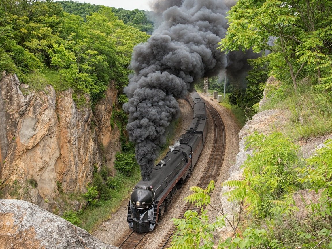 Обои дорога, дым, черный, поезд, железная, локомотив, паровоз, road, smoke, black, train, iron, locomotive, the engine разрешение 1920x1200 Загрузить