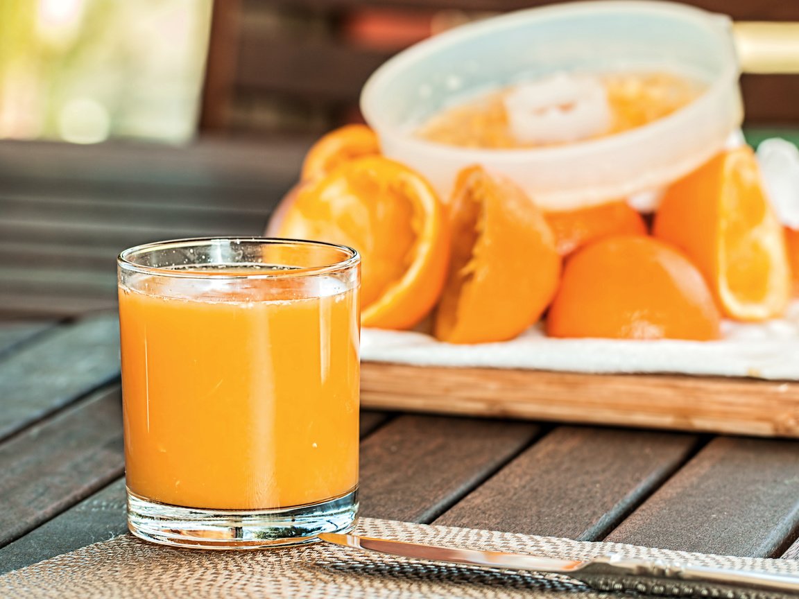 Обои апельсины, стакан, цитрусы, сок, фреш, oranges, glass, citrus, juice, fresh разрешение 3840x2400 Загрузить