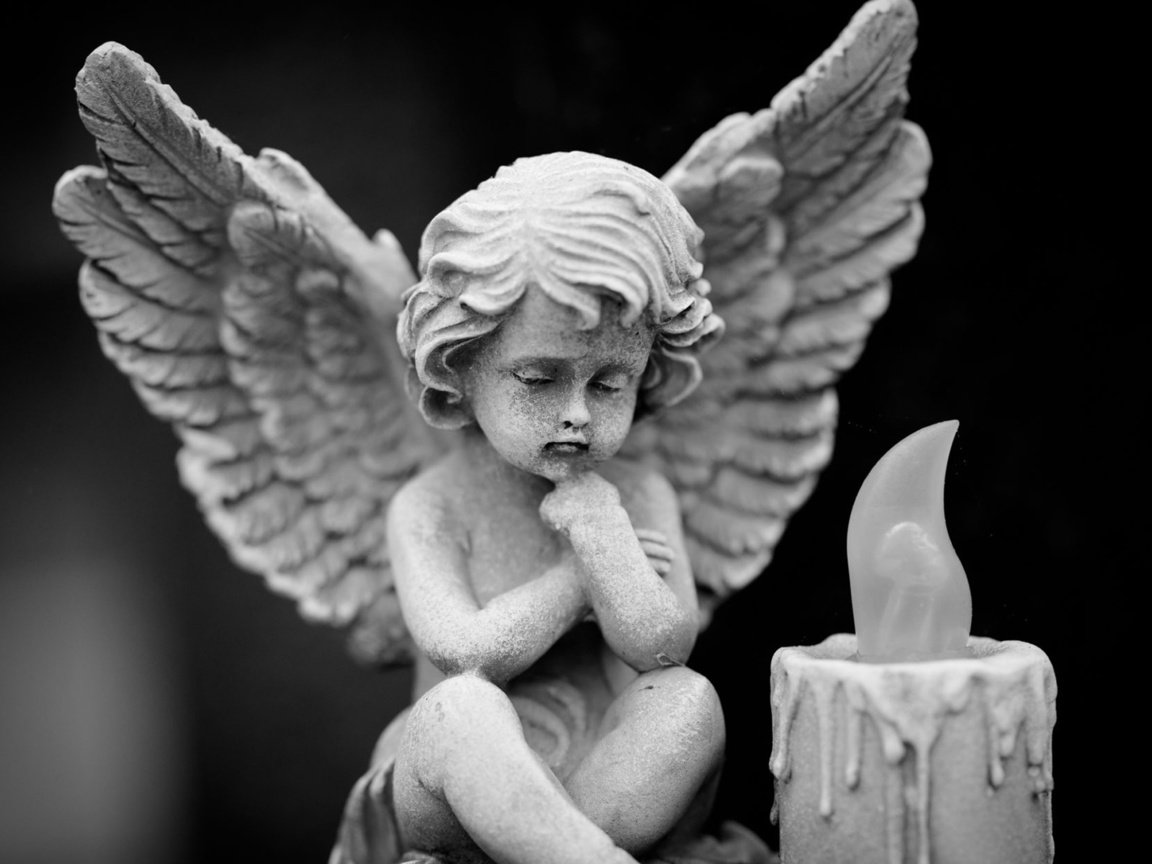 Обои чёрно-белое, крылья, ангел, статуя, свеча, ангелочек, black and white, wings, angel, statue, candle разрешение 1920x1200 Загрузить