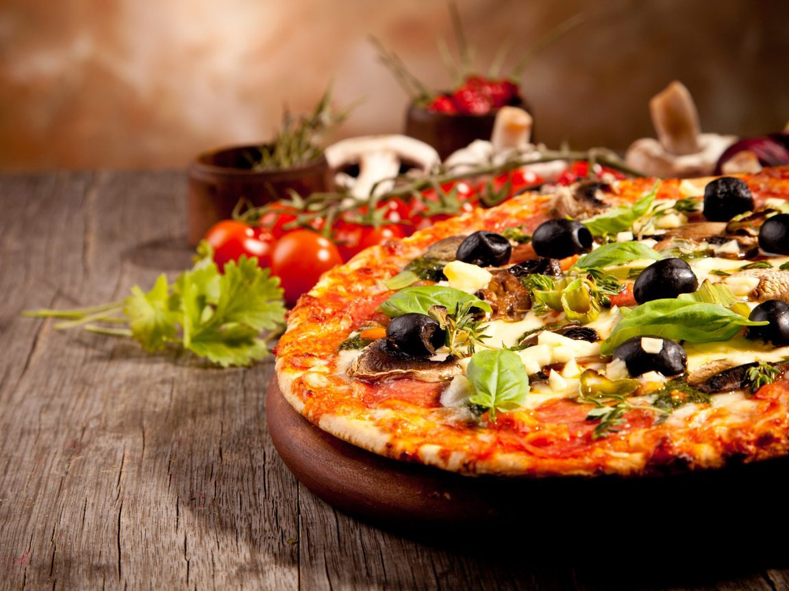 Обои зелень, грибы, оливки, пицца, greens, mushrooms, olives, pizza разрешение 1920x1200 Загрузить