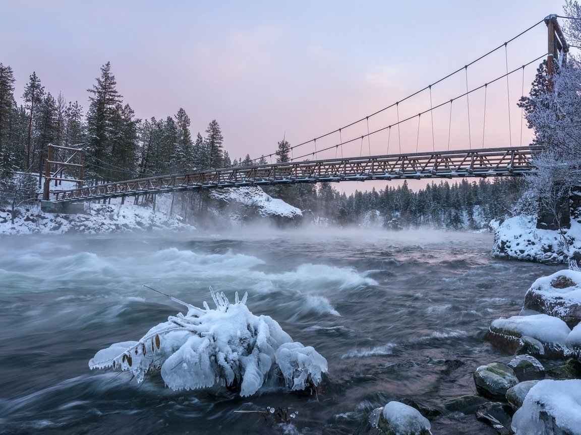 Обои река, снег, природа, зима, мост, лёд, подвесной мост, river, snow, nature, winter, bridge, ice, suspension bridge разрешение 1920x1282 Загрузить