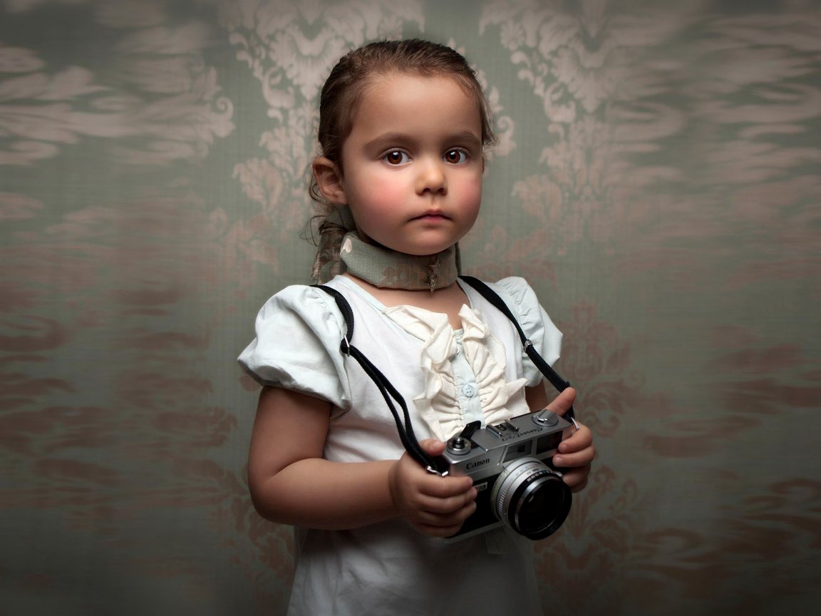 Обои портрет, взгляд, лицо, ребенок, камера, размытие, gевочка, bill gekas, portrait, look, face, child, camera, blur, girl разрешение 3000x1800 Загрузить