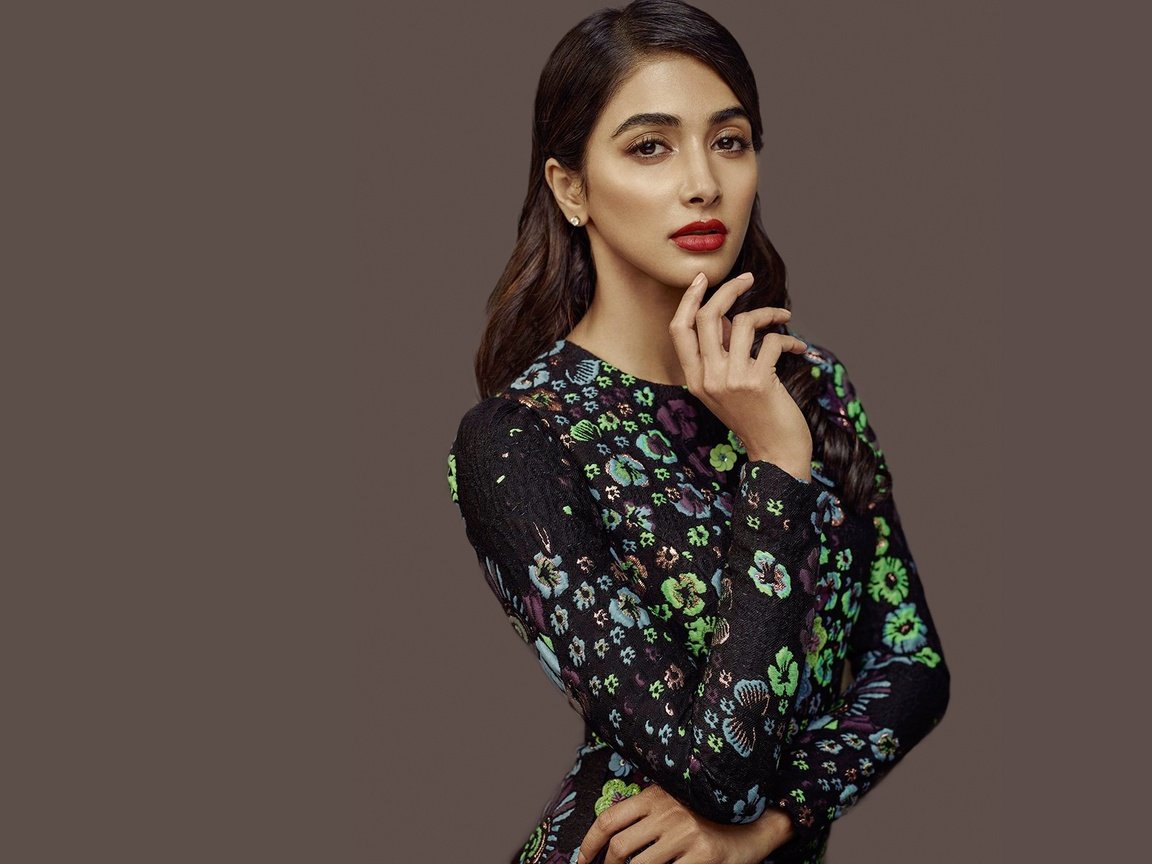 Обои девушка, pooja hegde, пуджа хегде, поза, брюнетка, модель, волосы, губы, лицо, фигура, girl, pose, brunette, model, hair, lips, face, figure разрешение 1920x1200 Загрузить