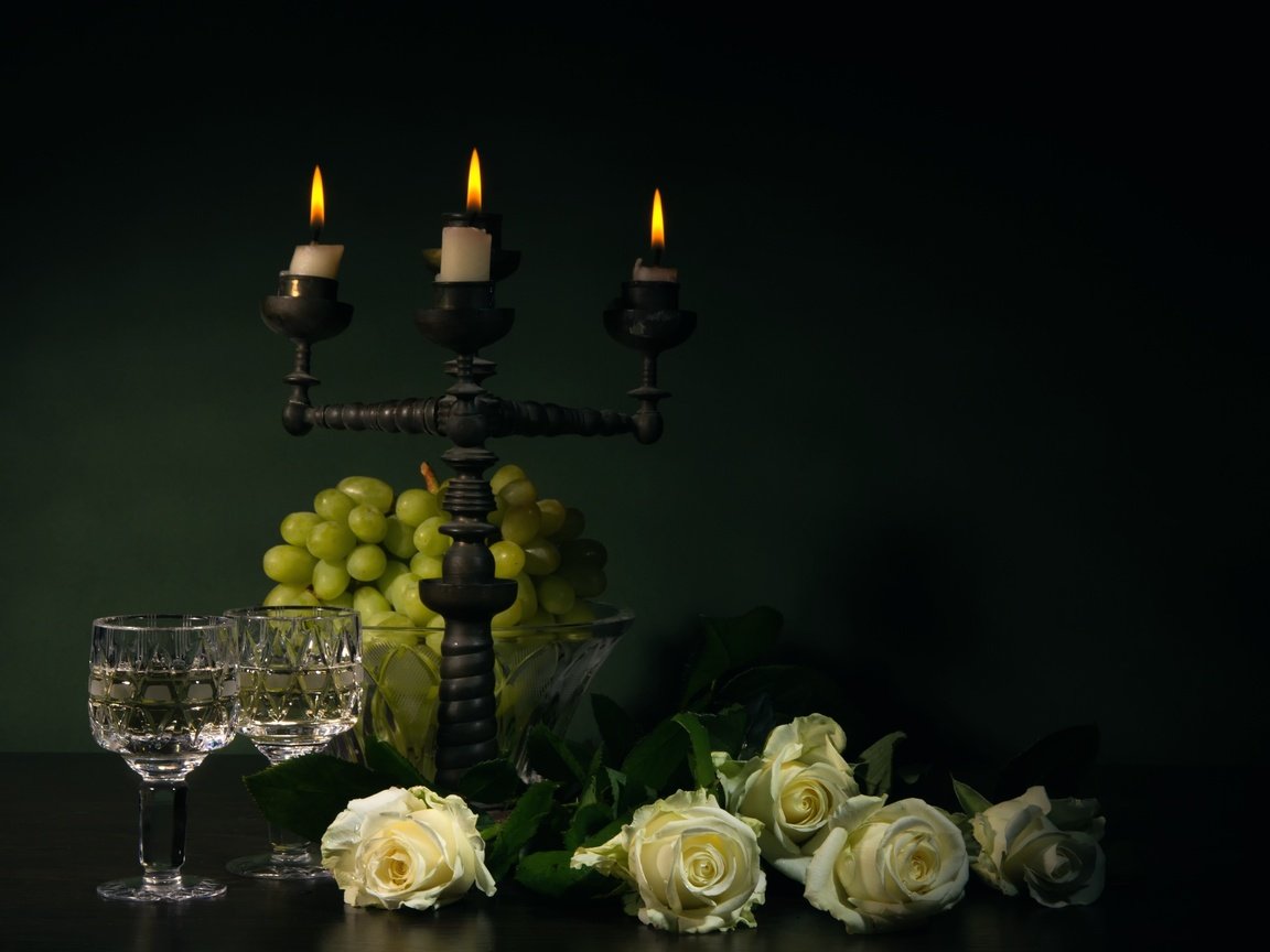 Обои цветы, свечи, виноград, розы, черный фон, натюрморт, нат, flowers, candles, grapes, roses, black background, still life, nat разрешение 2500x1965 Загрузить