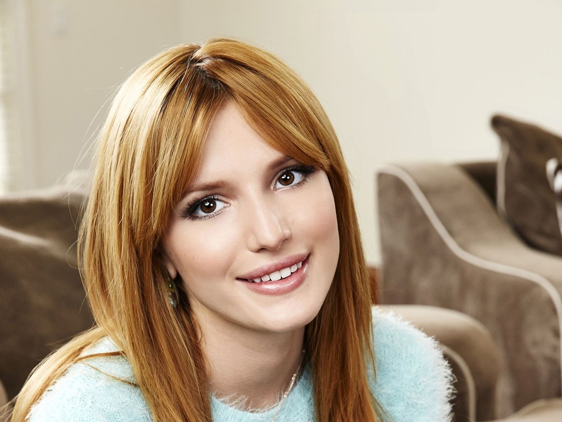 Обои девушка, фон, улыбка, лицо, свитер, белла торн, girl, background, smile, face, sweater, bella thorne разрешение 2880x1800 Загрузить