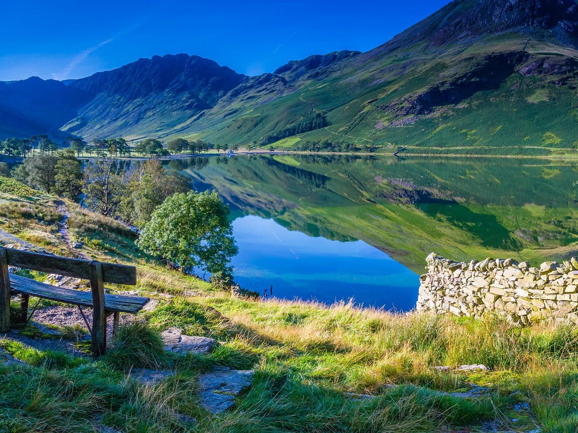 Обои небо, озеро, горы, природа, отражение, скамейка, the sky, lake, mountains, nature, reflection, bench разрешение 1920x1200 Загрузить