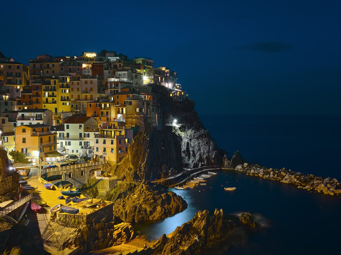 Обои ночь, огни, город, италия, манарола, etienne ruff, night, lights, the city, italy, manarola разрешение 1920x1200 Загрузить