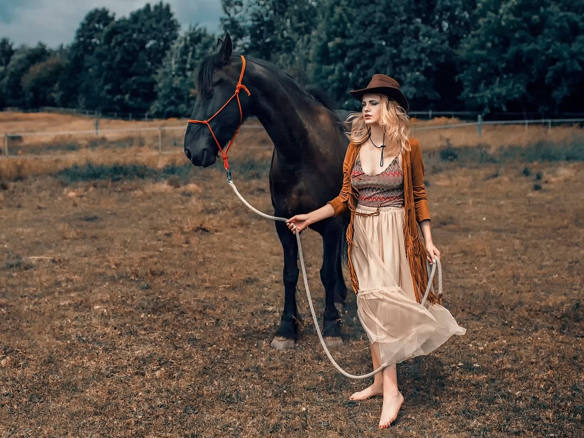 Обои лошадь, деревья, девушка, шляпа, босиком, дамиан piórko, navajo county, horse, trees, girl, hat, barefoot, damian piórko разрешение 2000x1125 Загрузить