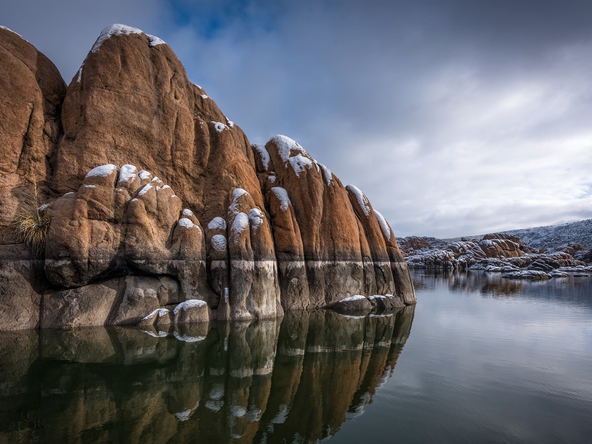 Обои озеро, скалы, природа, зима, отражение, пейзаж, michael wilson, lake, rocks, nature, winter, reflection, landscape разрешение 3840x2400 Загрузить