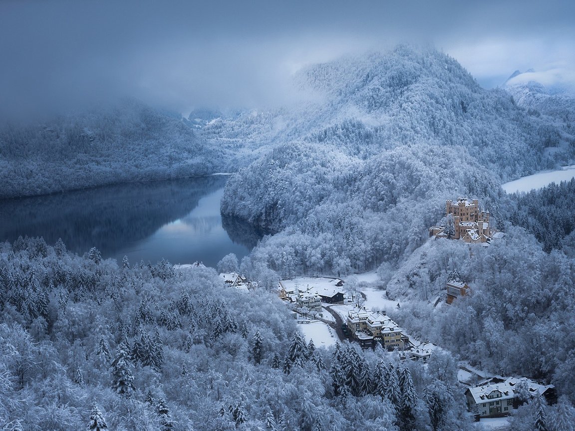 Обои горы, природа, лес, зима, замок, германия, бавария, mountains, nature, forest, winter, castle, germany, bayern разрешение 1920x1080 Загрузить