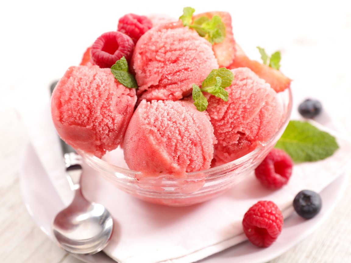 Обои мята, малина, мороженое, шарики, ягоды, черника, сладкое, десерт, mint, raspberry, ice cream, balls, berries, blueberries, sweet, dessert разрешение 6000x4000 Загрузить