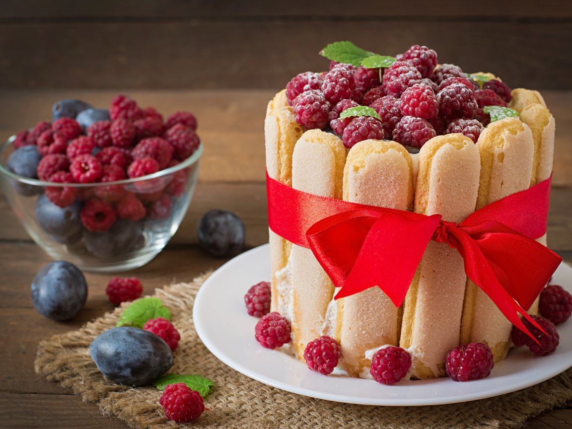 Обои малина, ягоды, торт, десерт, бант, сливы, савоярди, raspberry, berries, cake, dessert, bow, plum, savoiardi разрешение 6000x4000 Загрузить