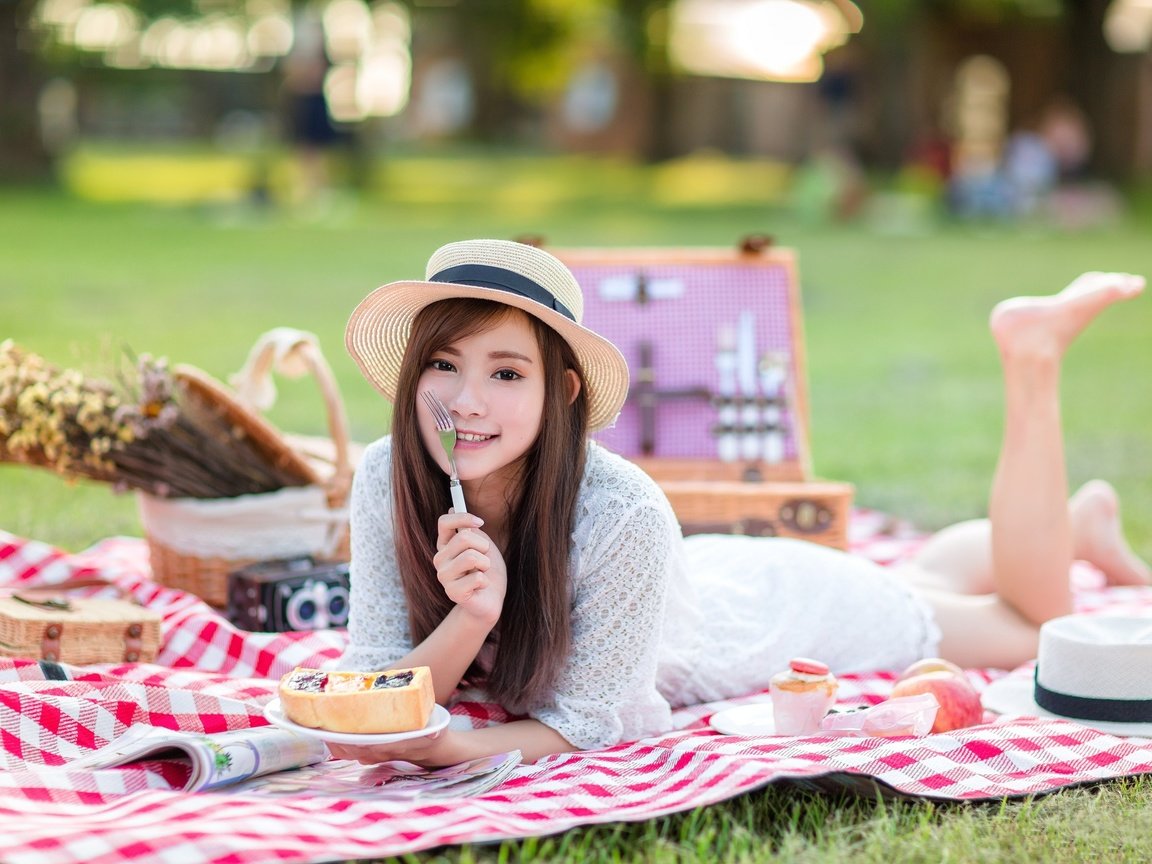 Обои девушка, взгляд, лицо, шляпа, азиатка, пикник, боке, girl, look, face, hat, asian, picnic, bokeh разрешение 2048x1365 Загрузить