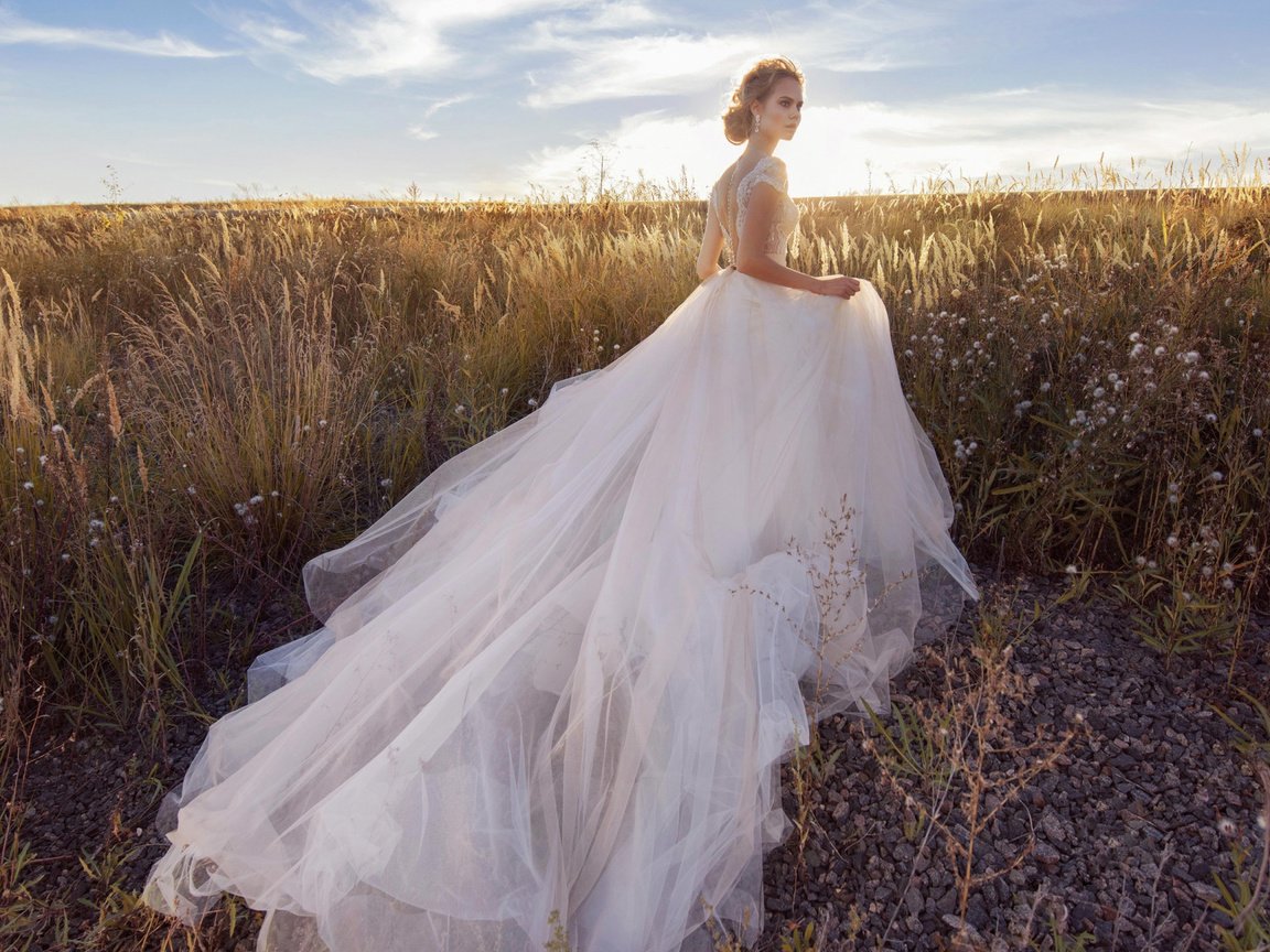 Обои трава, стиль, платье, поле, модель, невеста, grass, style, dress, field, model, the bride разрешение 2112x1188 Загрузить