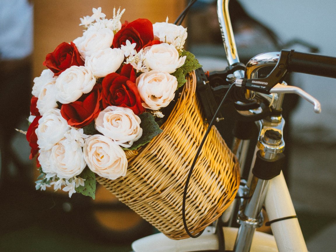 Обои настроение, розы, букет, корзина, велосипед, mood, roses, bouquet, basket, bike разрешение 2112x1188 Загрузить