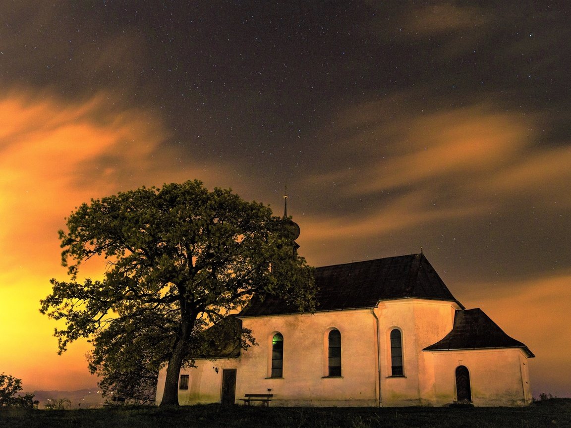 Обои небо, облака, вечер, звезды, дом, церковь, часовня, the sky, clouds, the evening, stars, house, church, chapel разрешение 3840x2560 Загрузить