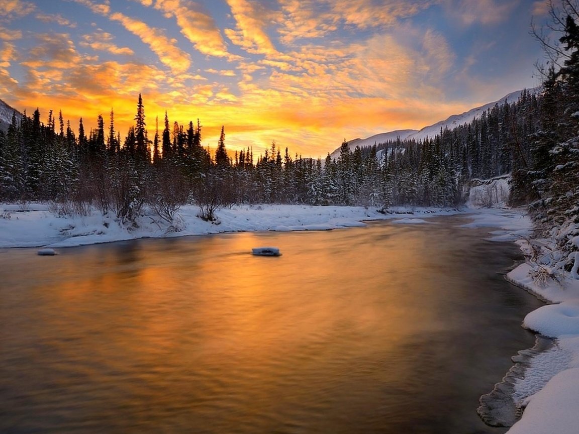 Обои небо, облака, река, снег, природа, закат, зима, the sky, clouds, river, snow, nature, sunset, winter разрешение 1920x1080 Загрузить