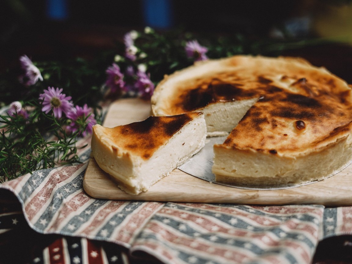 Обои цветы, еда, сладкое, выпечка, творог, запеканка, flowers, food, sweet, cakes, cheese, casserole разрешение 5919x3946 Загрузить