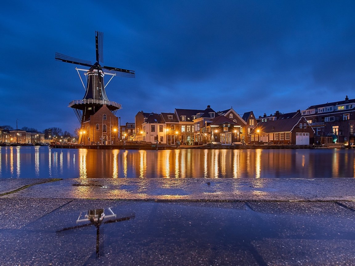 Обои огни, вечер, нидерланды, харлем, lights, the evening, netherlands, haarlem разрешение 2048x1152 Загрузить