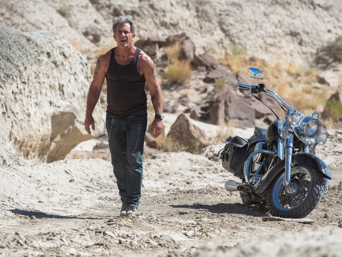 Обои пустыня, актёр, байк, мел гибсон, blood father, джон линк, кровный отец, desert, actor, bike, mel gibson разрешение 6000x4000 Загрузить