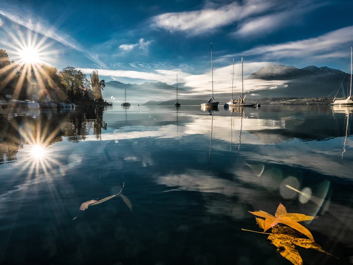 Обои свет, горы, листья, отражение, лодки, водоем, light, mountains, leaves, reflection, boats, pond разрешение 5502x3668 Загрузить