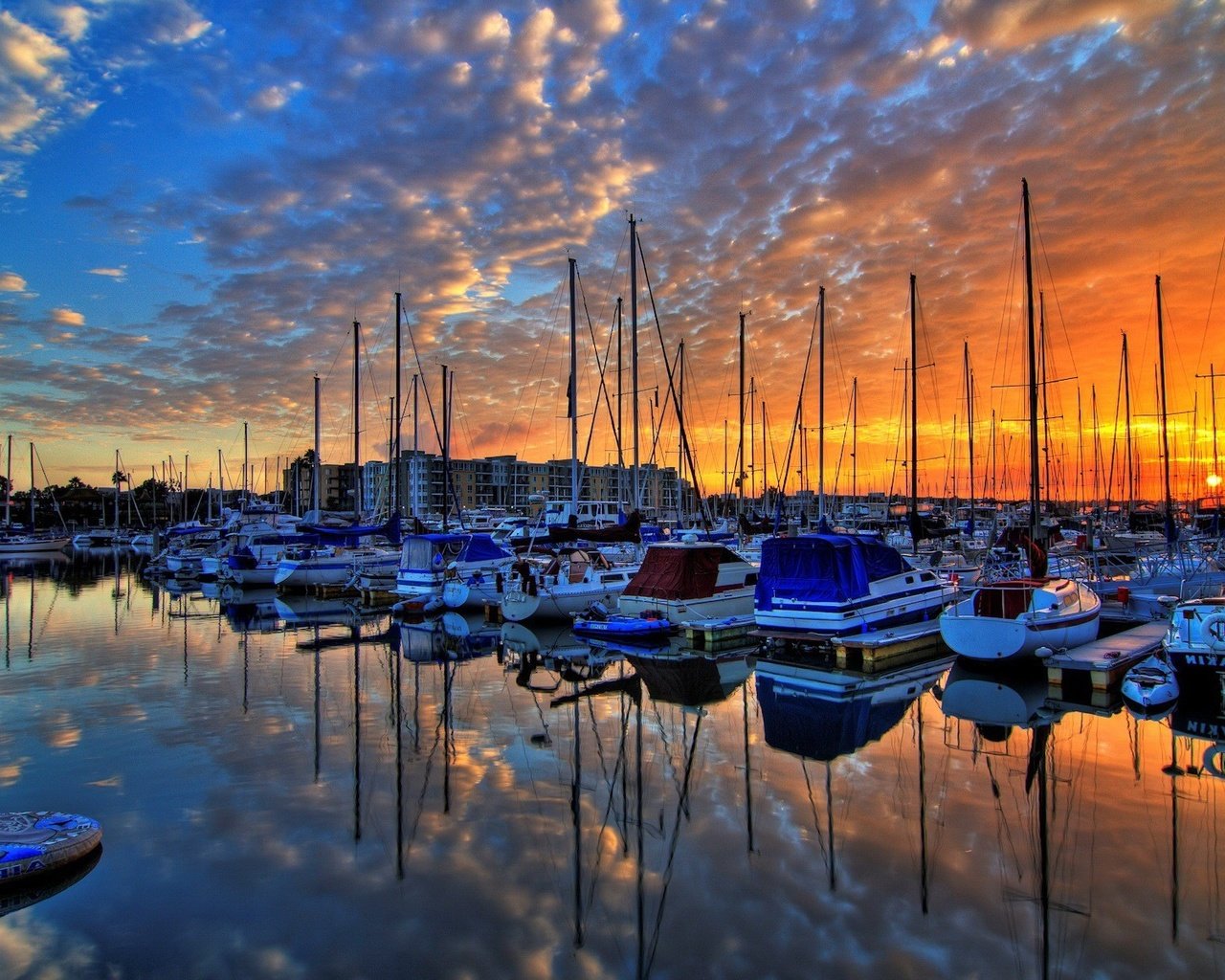 Обои облака, солнце, отражение, яхты, clouds, the sun, reflection, yachts разрешение 1920x1200 Загрузить