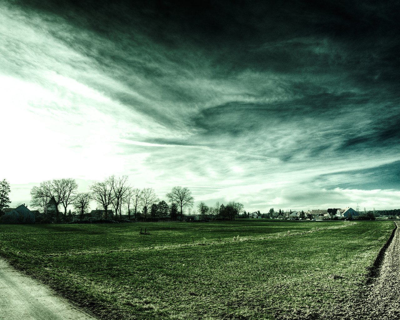 Обои небо, облака, обои, пейзаж, поле, дома, дороги, roads, the sky, clouds, wallpaper, landscape, field, home, road разрешение 2560x1600 Загрузить