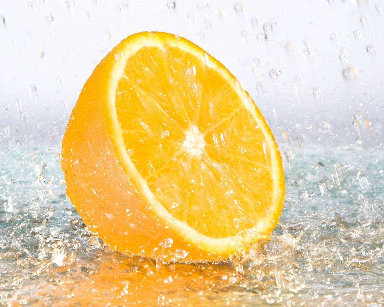 Обои вода, апельсин, water, orange разрешение 1920x1200 Загрузить