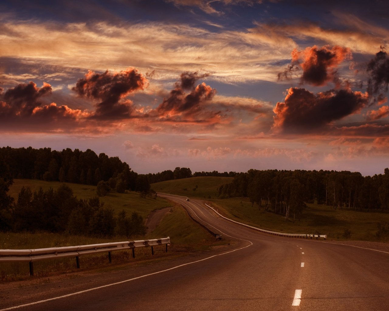 Обои небо, дорога, лес, горизонт, просёлочная, the sky, road, forest, horizon, country разрешение 2560x1600 Загрузить