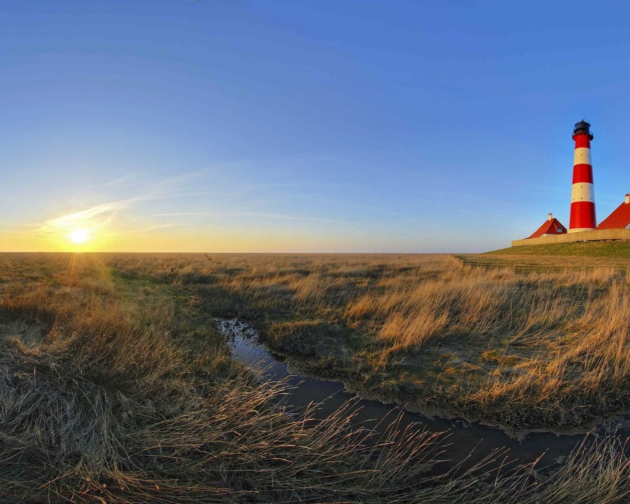 Обои трава, утро, ручей, маяк, германия, маяк вестерхеверсанд, grass, morning, stream, lighthouse, germany разрешение 3200x1200 Загрузить