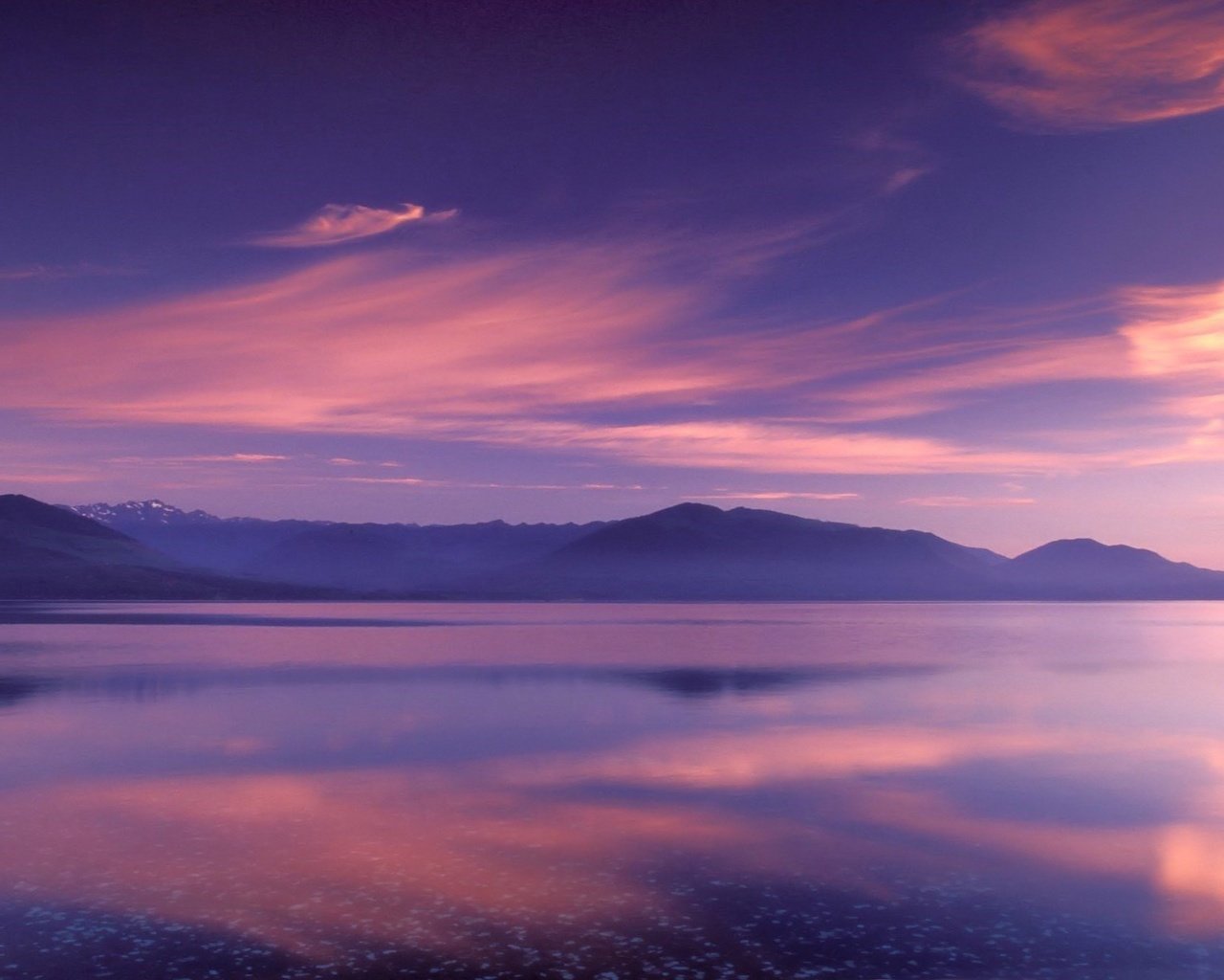 Обои облака, озеро, горы, отражение, цвет, clouds, lake, mountains, reflection, color разрешение 1920x1200 Загрузить