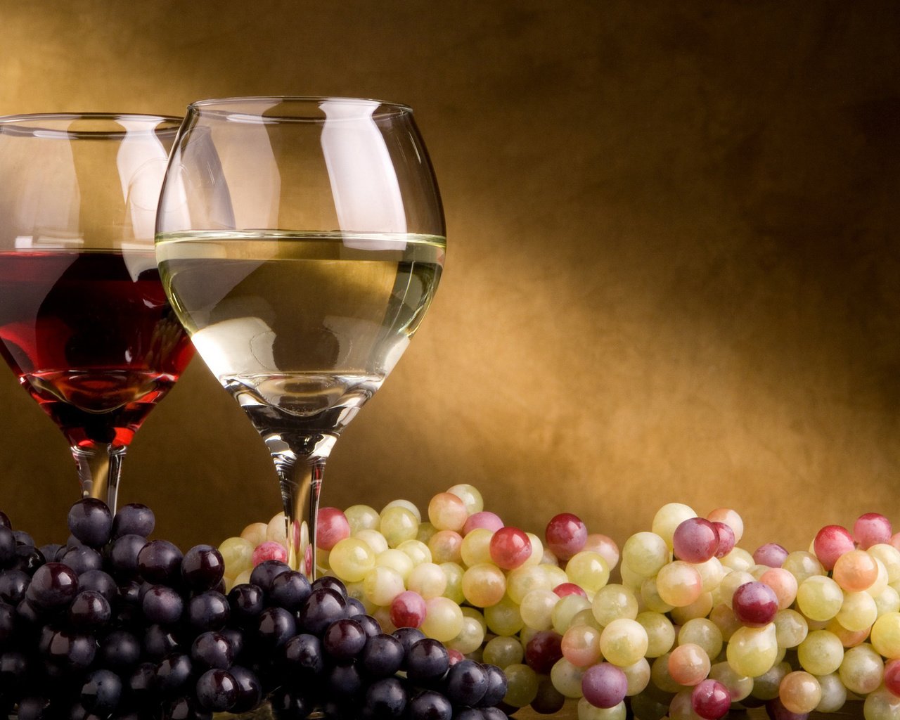 Обои виноград, вино, бокалы, grapes, wine, glasses разрешение 1920x1200 Загрузить