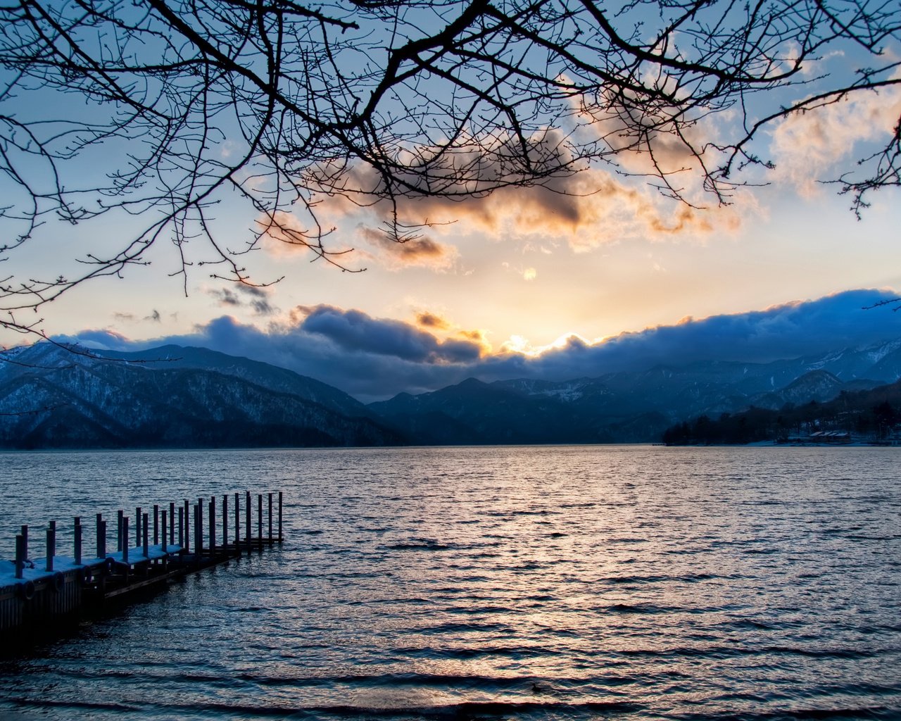 Обои облака, озеро, горы, the lake at nikko, clouds, lake, mountains разрешение 3834x2518 Загрузить