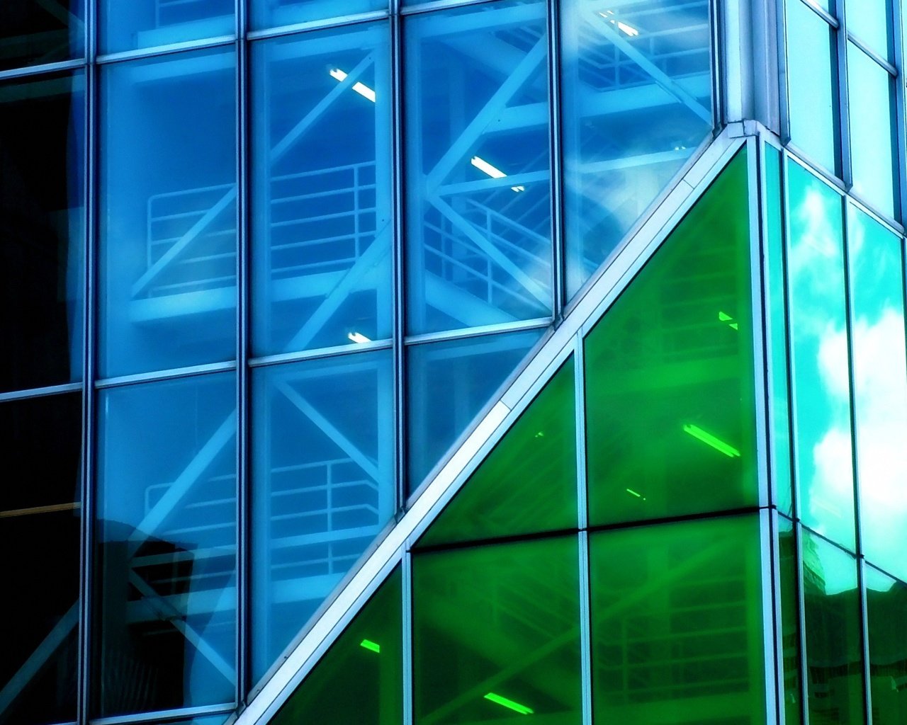 Обои зелёный, синий, голубой, здание, стекло, green, blue, the building, glass разрешение 1920x1440 Загрузить