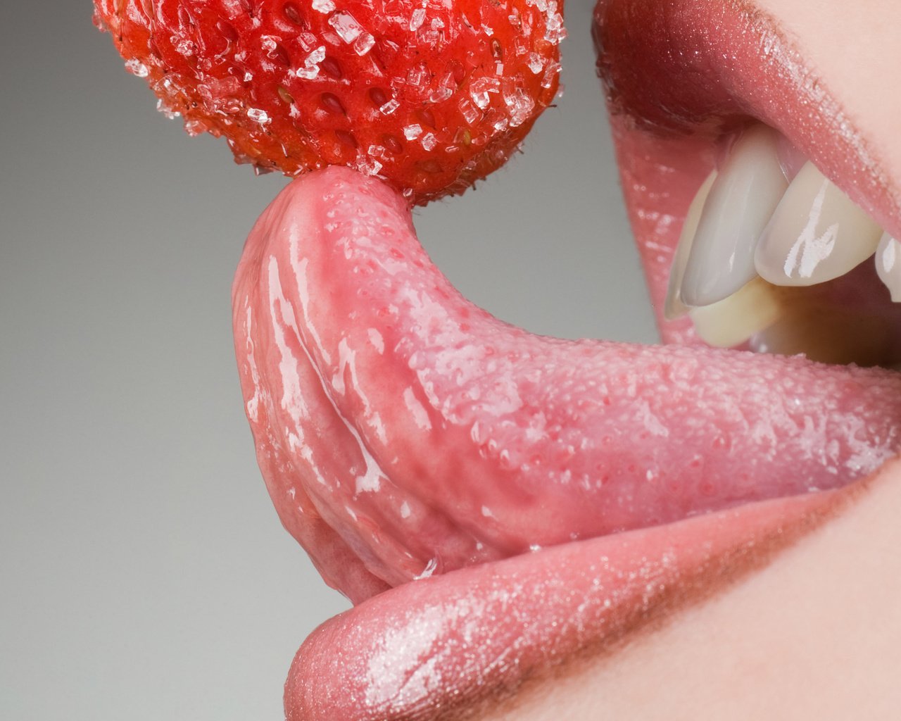 Обои рот, клубничка, сахар, mouth, strawberry, sugar разрешение 2560x1920 Загрузить